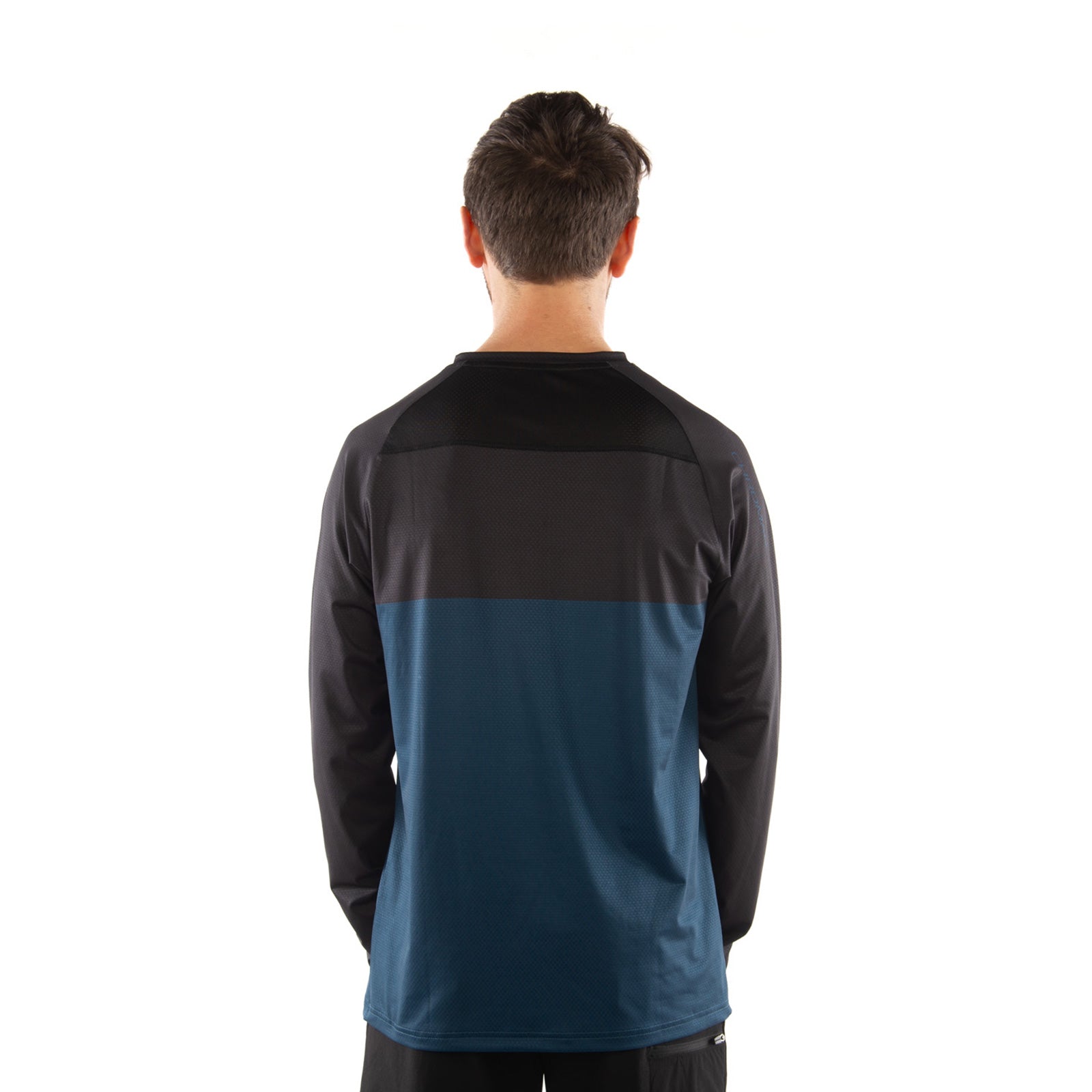 Model is 5' 7" wearing size Small.